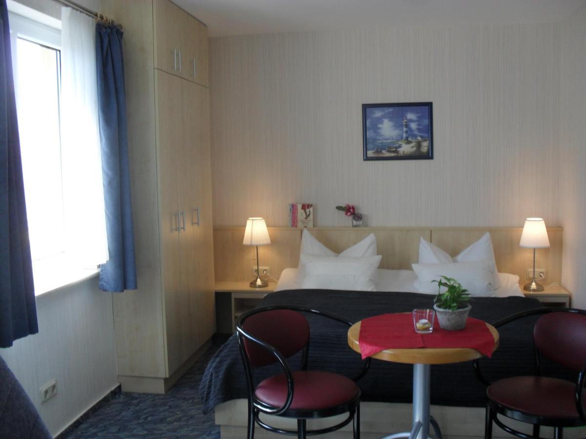 Hotel-Pension Zur Mole Wiek auf Ruegen Luaran gambar