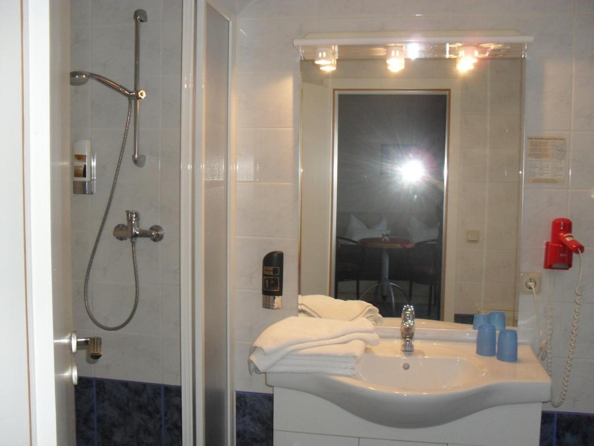 Hotel-Pension Zur Mole Wiek auf Ruegen Luaran gambar