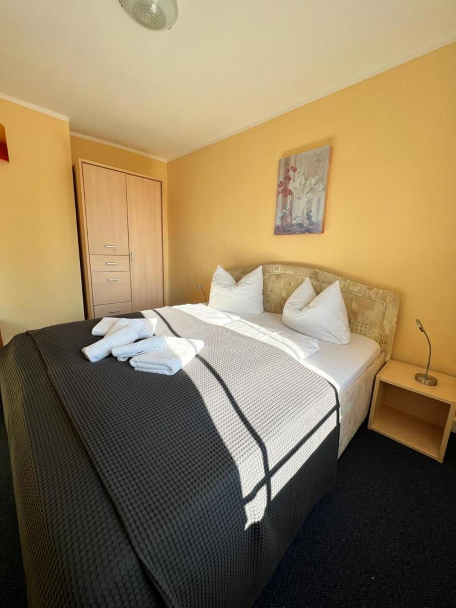 Hotel-Pension Zur Mole Wiek auf Ruegen Luaran gambar