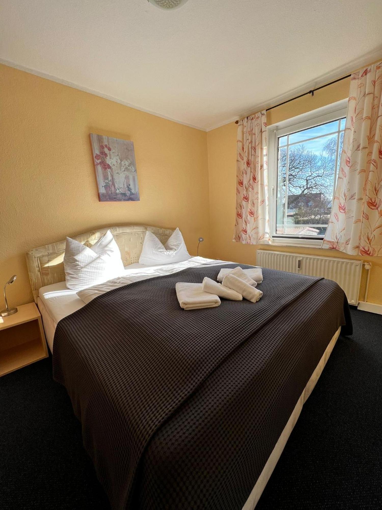 Hotel-Pension Zur Mole Wiek auf Ruegen Luaran gambar